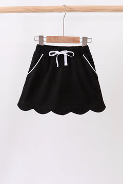 Black scallop hem bow skort