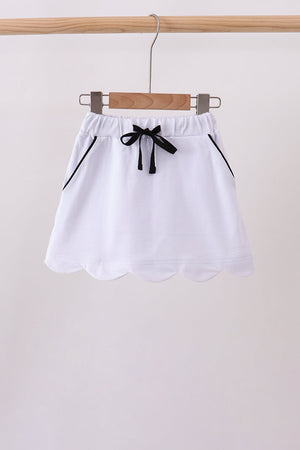 Snow white scallop hem bow skort