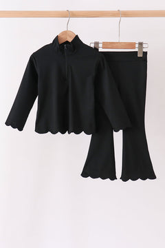 Black scallped zipper active set