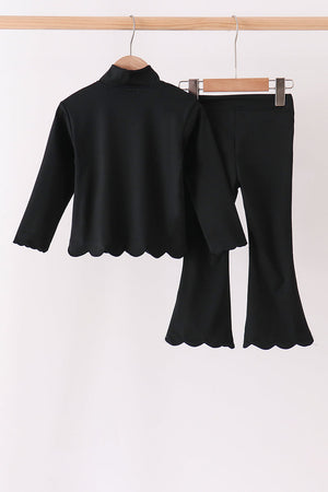 Black scallped zipper active set