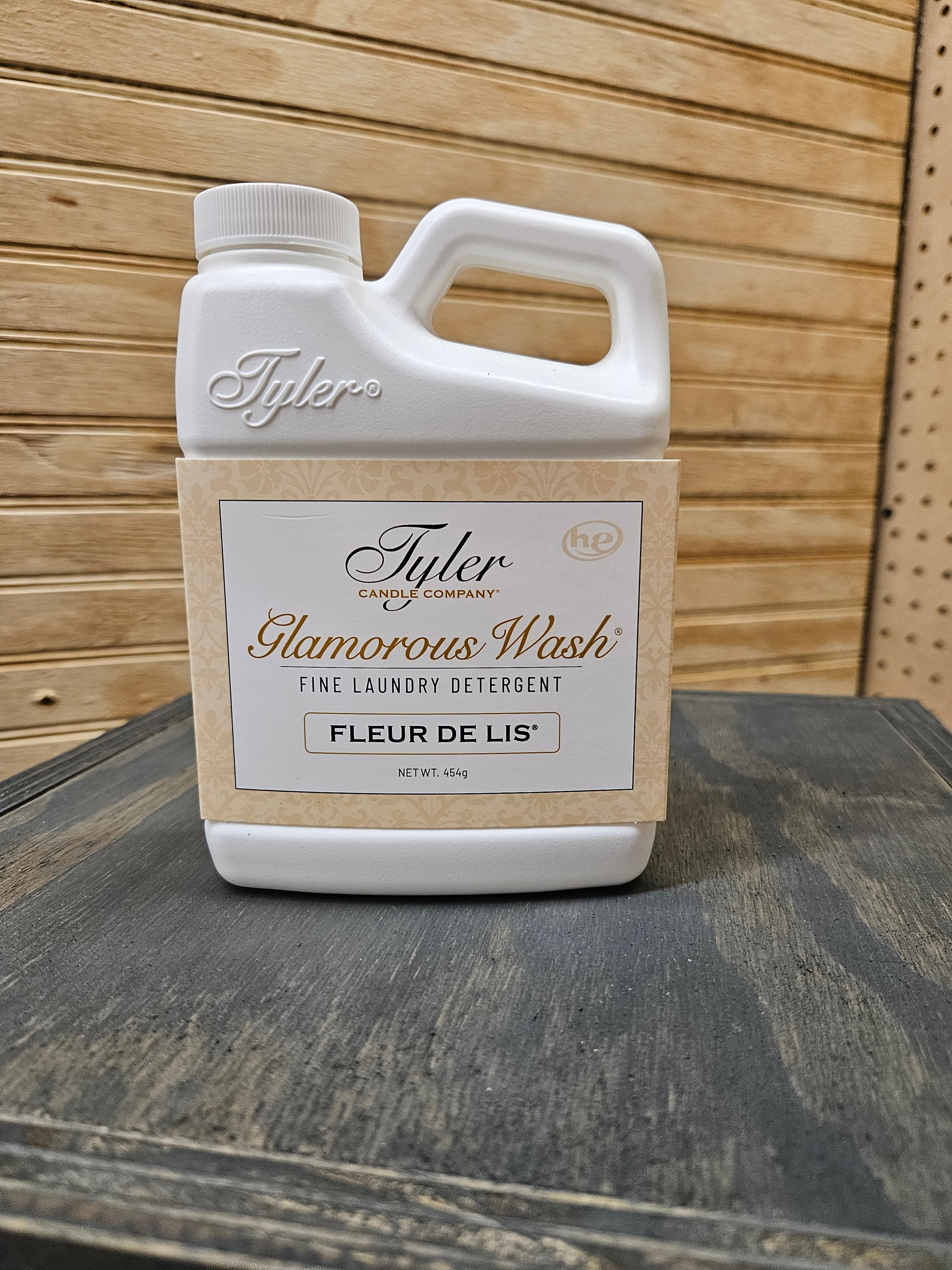 tyler-candle-454-grams-glamorous-wash-fleur-de-lis